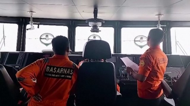 Indonezijoje nuskendus keltui išgelbėtas 31 žmogus: dingusiųjų paieškai pasitelktas sraigtasparnis 