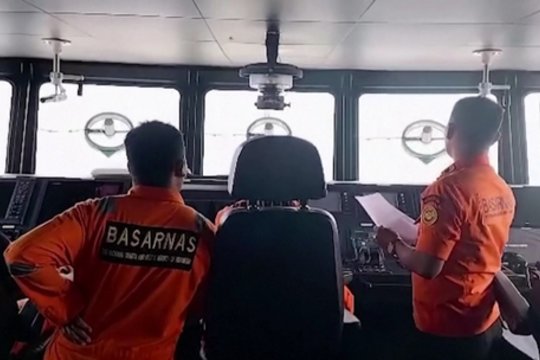 Indonezijoje nuskendus keltui išgelbėtas 31 žmogus: dingusiųjų paieškai pasitelktas sraigtasparnis 