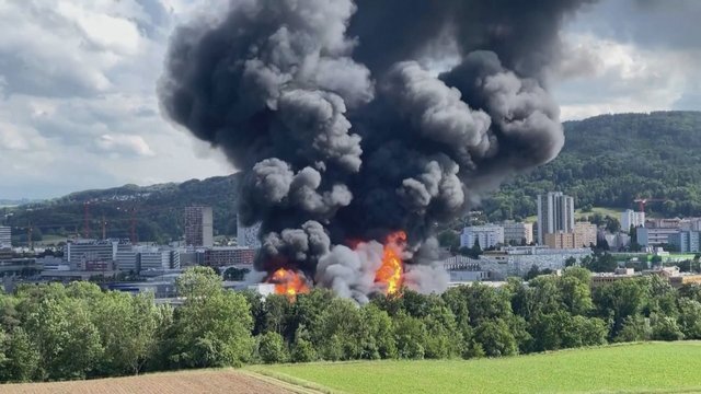 Didžiulis gaisras Šveicarijos pramoniniame pastate: nukentėjo 7 žmonės, 4 iš jų – ligoninėje
