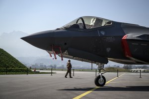 Vieni moderniausių pasaulio naikintuvų bus dislokuoti vos už 150 km nuo Rusijos sienos