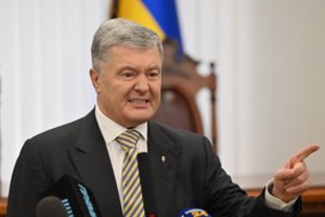 Buvusiam Ukrainos prezidentui P. Porošenkai suteiktas leidimas palikti šalį