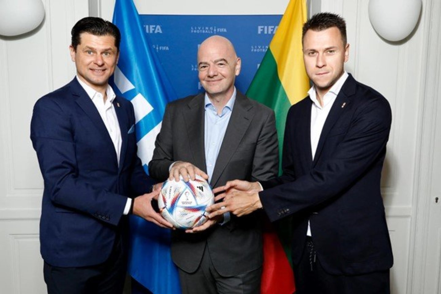  Paryžiuje LFF vadovai susitiko su FIFA prezidentu<br> LFF nuotr.