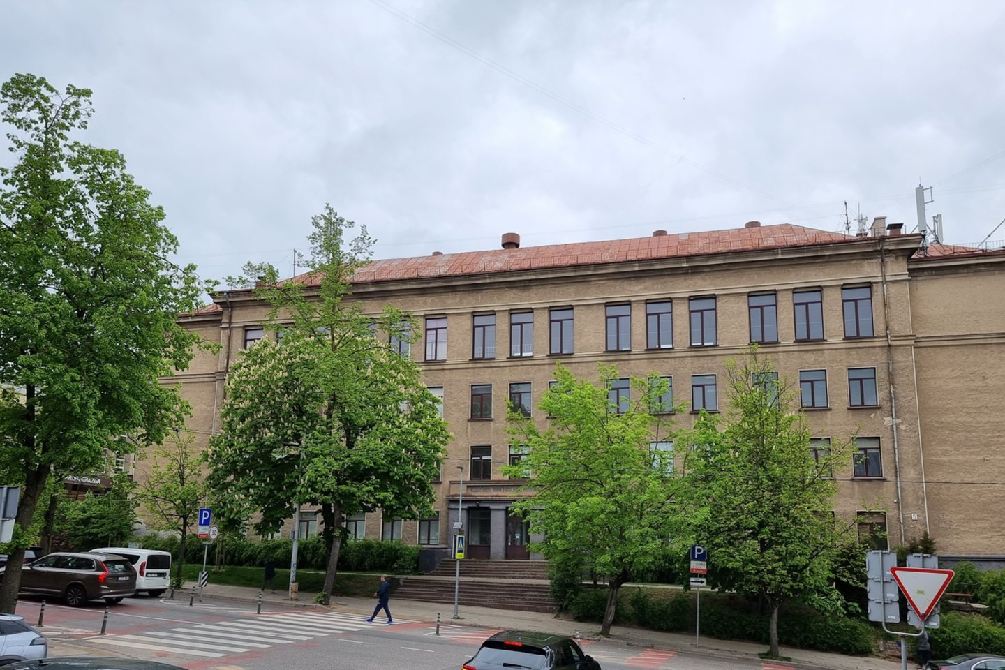 Vilniaus kolegija (VIKO) parduoda nuosavybės teise valdomą pastatą, įsikūrusį Vilniuje Naugarduko gatvėje 5.<br>VIKO nuotr.