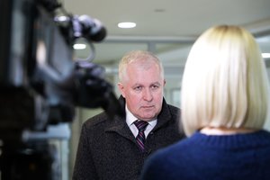 A. Anušauskas paaiškino „Bayraktaro“ perdavimo Ukrainai procedūrą: dronas pirmiausiai bus atvežtas į Lietuvą