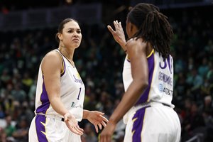 Nigerijos šaknų turinti Australijos krepšininkė savo tautietes aikštėje išvadino beždžionėmis