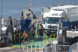 „Smiltynės perkėloje“ brangsta bilietai: paaiškino, kodėl kelia kainas