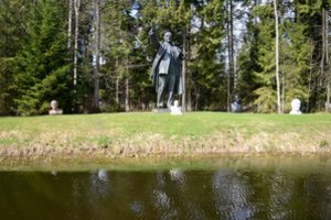 Lietuvoje nukeltus sovietinius paminklus KPD siūlo perduoti „Grūto parkui“