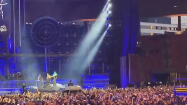 Legendinė grupė „Rammstein“ išreiškė palaikymą Ukrainai: koncerto metu iškėlė mėlynai geltoną vėliavą
