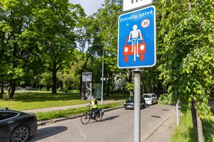 Vasarą Vilnius sutinka su naujais kelio ženklais: pamatykite, kaip jie atrodo