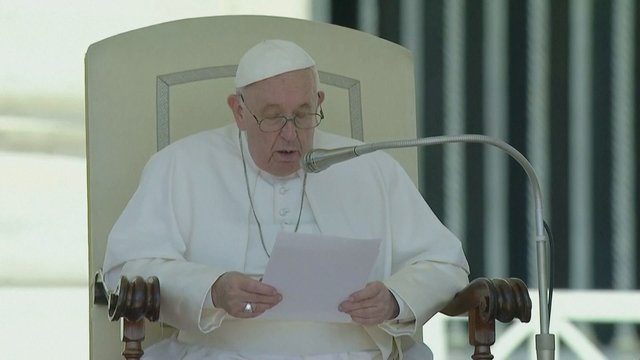 Popiežius Pranciškus smerkia grūdų eksporto blokadą iš Ukrainos: nelaiko to karo ginklu