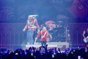 „Iron Maiden“ Kaune: šešiasdešimtmečiai jaunuoliai parodė, kaip reikia groti metalą