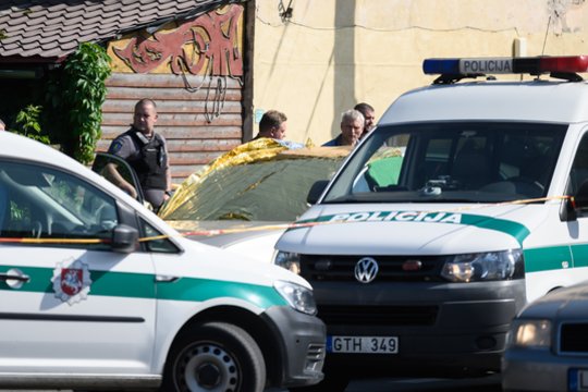Žmoną keturiais šūviais automobilyje nužudęs verslininkas iš Vilniaus prašė švelnesnės bausmės
