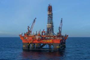 Mano, kad naftos embargas šiemet Rusijos ekonomikai smūgio nesuduos – tai nutiks vėliau