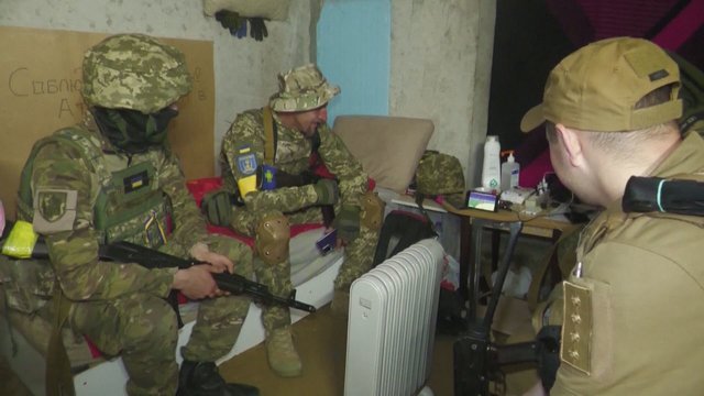 Net ir slėptuvėse Ukrainos kariai palaiko šalies futbolo komandą: džiaugėsi pergale pasaulio čempionato atrankoje