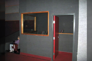 Kodėl JAV kino teatruose anksčiau būdavo įrengti atskiri verkimo kambariai?