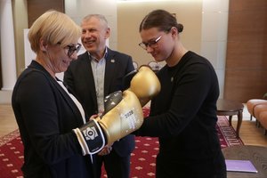 Sporto ministrė sveikino pasaulio moterų bokso čempionę G. Stonkutę