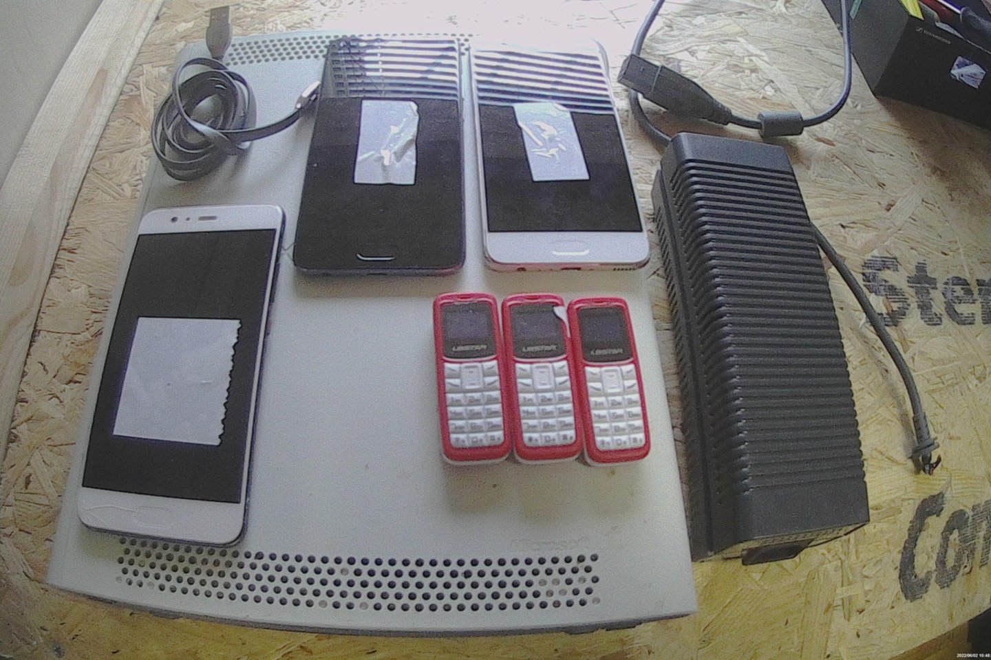  Pravieniškių nuteistiesiems telefonai keliavo paslėpti žaidimų konsolėse.<br>Kalėjimų departamento nuotr.