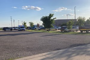 Ajovoje prie bažnyčios nušauti 2 žmonės, taip pat žuvo šaulys