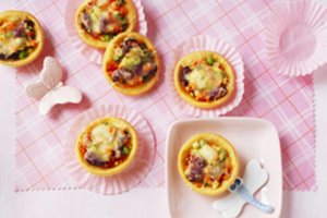 Naujoje knygoje – virtuvės šefų triskart išbandyti patiekalai vaikams: dalijasi pyragėlių receptu