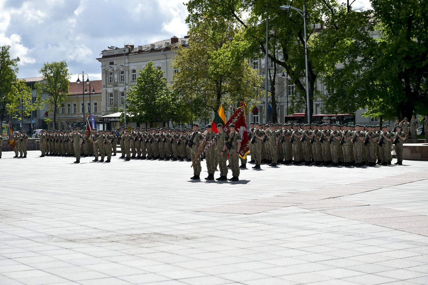  Lietuvos kariuomenės Mechanizuotoji pėstininkų brigada „Geležinio Vilko“ vardą gavo 1992 m. birželio 6 d.<br> V.Ščiavinsko nuotr.