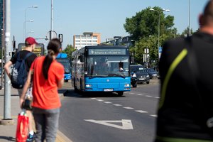 Nauji KET ženklai gatvėse atsiras nustojus lyti: kol kas visi eismo dalyviai – pažeidėjai