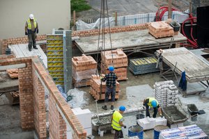 Paskutinė diena, kai dar galiojo išimtis, atėjo – nebegalima įvežti baltarusiškų statybinių medžiagų