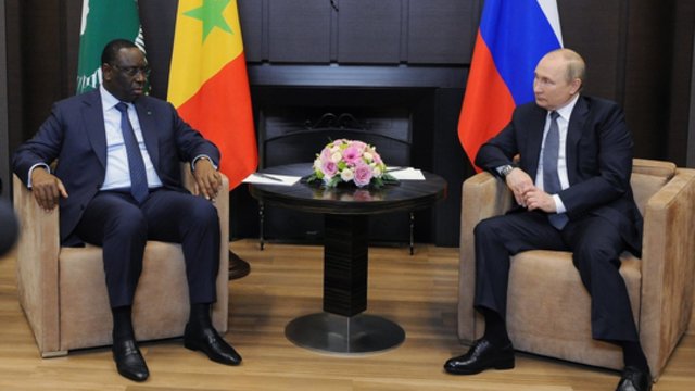 Afrikos Sąjungos vadovas po derybų su V. Putinu jaučiasi nuramintas dėl maisto krizės