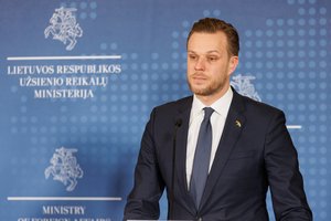 Ministras G. Landsbergis su darbo vizitu lankysis Japonijoje