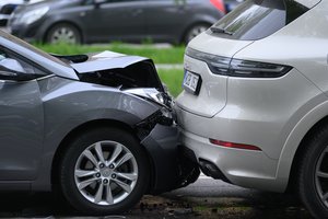 Sukčiai keliuose nenustoja veikę̨: kokios schemos naudojamos dažniausiai