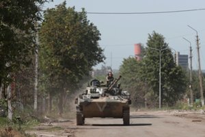 „Imkite kastuvus ir eikite kaip pėstininkai, žūkite“: rusas papasakojo mamai, kaip kariaujama Ukrainoje