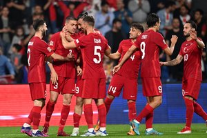 Turkijos rinktinė prieš kelionę į Vilnių sudorojo Farerų Salų futbolininkus