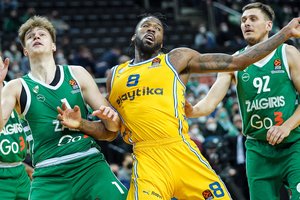 „Žalgirio“ dėlionė: vietoj J. Nebo gali atvykti aukštaūgis iš „Maccabi“