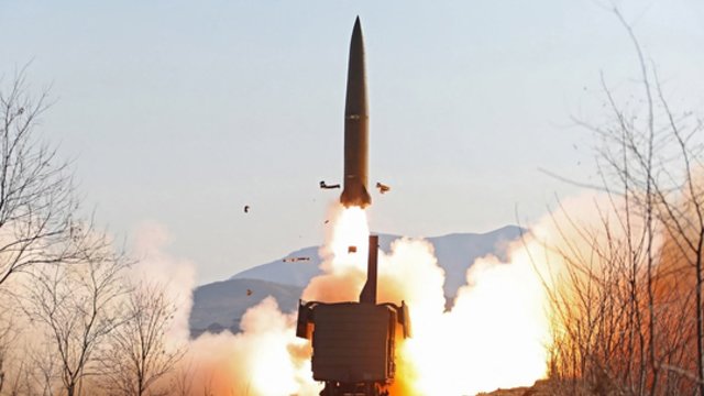 Seulas pranešė: Šiaurės Korėja ir vėl paleido kelias balistines raketas