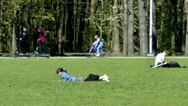 Saulėta savaitės pradžia: pirmadienį lietus nenumatomas