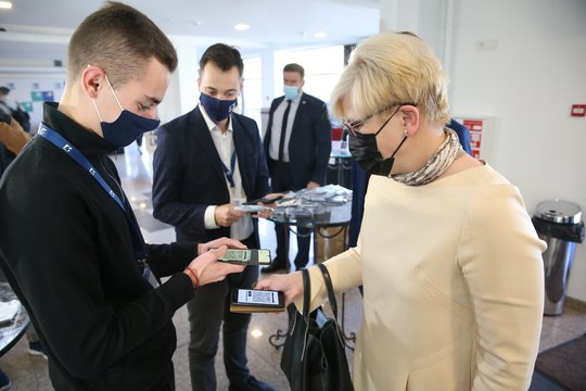 Ministrė Pirmininkė padėkojo neatlygintai galimybių pasą kūrusiai „Wix Lietuva“ komandai
