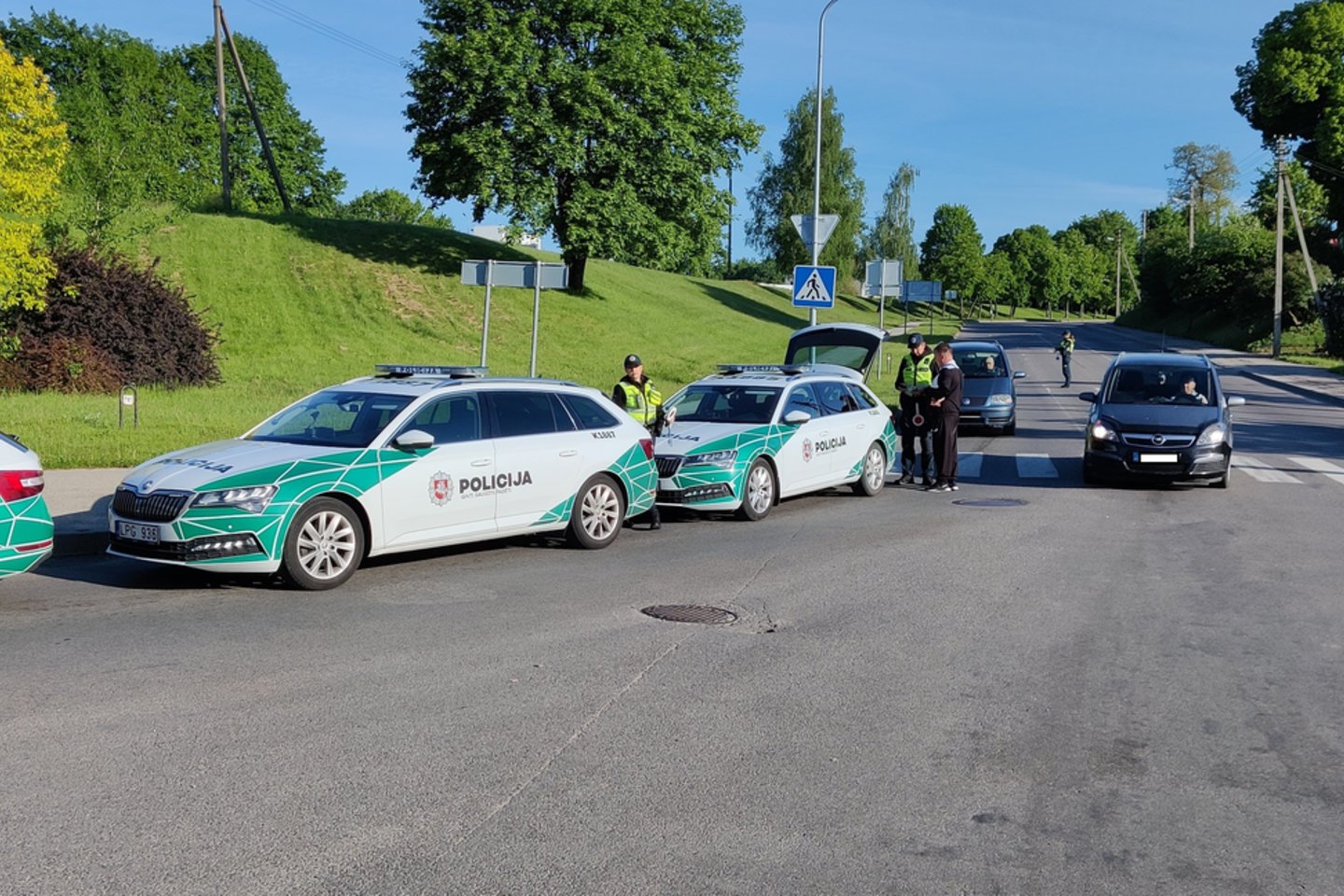 Kauno apskrities vyriausiojo policijos komisariato Kelių policijos skyriaus 1-ojo poskyrio pareigūnai, siekdami užtikrinti saugumą kelyje, praėjusią savaitę.<br>Pranešėjų spaudai nuotr.