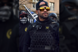 „Proud Boys“ nariai dėl Kapitolijaus šturmo apkaltinti kurstymu maištauti
