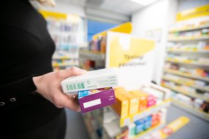 Atskleidė, kaip sutaupyti renkantis vaistus: daugelis žiūri ne ten