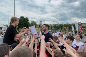 Kvietimas sporto mokykloms: broliai Lavrinovičiai dovanoja bilietus į savo finalines rungtynes