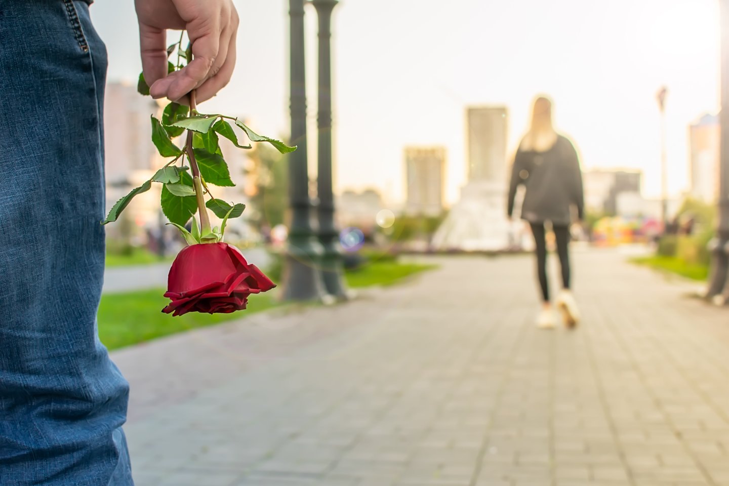  Neseniai vyras mylimajai nusiuntė glėbį rožių, kurias priimti ji atsisakė.<br> 123rf asociatyvi nuotr.