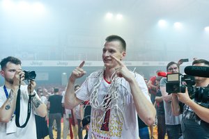 LKL trofėjų į viršų iškėlęs A. Butkevičius pasiuntė žinutę skeptikams: „Stipriausia komanda laimi“