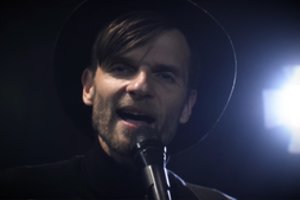 Voldemaro Petersono gimtadieninė staigmena klausytojams – vasariška daina, gimusi dėl lažybų