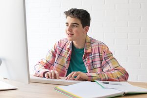 Tyrimas: jauni lietuviai perka daugiau suklastotų gaminių ir toliau naudojasi piratiniu turiniu