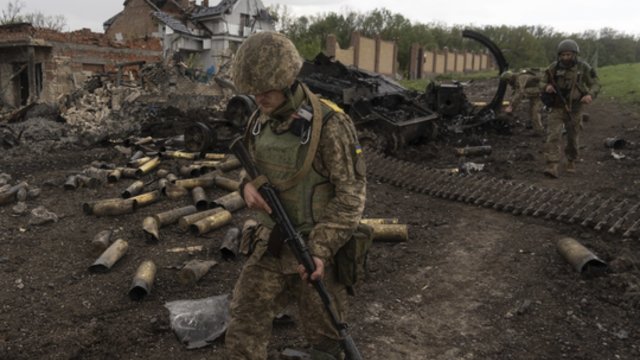 Rusijai skelbia apie laimėjimus Sjeverodonecke: toliau tęsiasi mūšiai, Ukrainos pajėgos tebegina kelias zonas