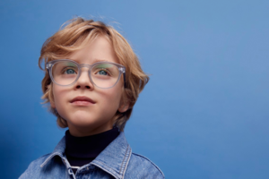 13 patarimų tėvams, kaip išrinkti akinius vaikui, kuriuos nešiotų ir nesijaustų lyg ežiukas rūke 