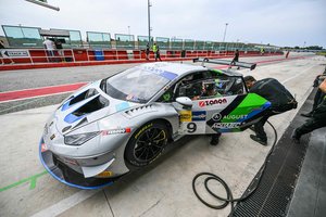 Lietuvos lenktynininkas pažino dar vieną Italijos GT čempionato trasą: varžovai net nelaukė žalios šviesos signalo