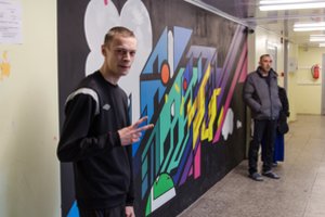 Freską migrantams sukūrė vaikų namuose augęs VDA studentas: „Norėdavosi būti reikalingam tarp tiek nereikalingų“