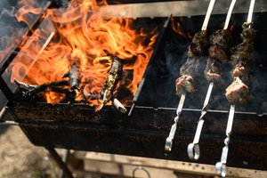 Per plauką nuo mirties: šašlyku užspringusio Jono gyvybę išgelbėjo žmonos atliktas pradinis gaivinimas