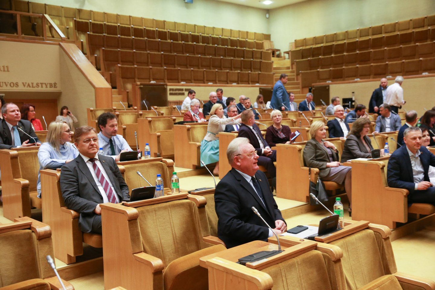 Nors ir sulaukusi atsiprašymo, opozicija paliko Seimo salę ir iškeliavo dirbti atskirai.<br>R.Danisevičiaus nuotr.