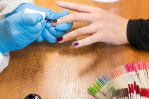 Žinomo Panevėžio grožio salono savininkė pričiupta slepiant mokesčius: valstybei turės grąžinti nemenką sumą